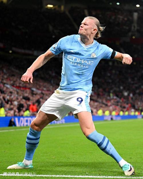 哈体院滑冰场现国家一级运动员亲授防摔技巧