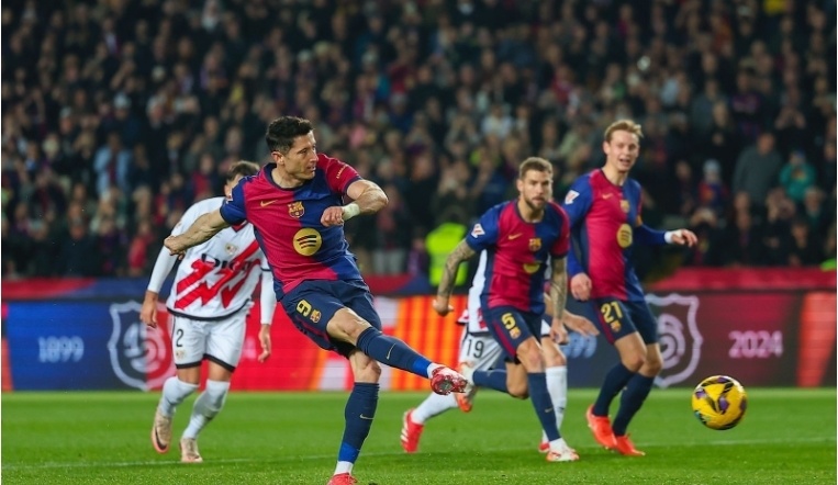 葡萄牙世预赛出线后，C罗晒出没有自己的全队庆祝大合照