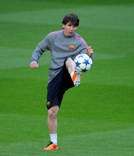 王钰栋首个主力赛季表现：共12球5助攻，荣膺中超本土金靴（王钰栋首个主力赛季12球5助，加冕中超本土金靴）