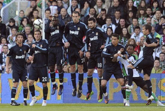 篮球赛场上的精彩瞬间（篮球赛场高光瞬间）