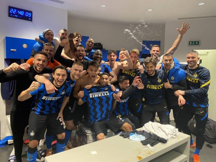 CBA半场：李弘权18分，上海三分命中率超5成以52-42领先浙江（半场结束：李弘权砍下18分，上海三分命中率超五成，52-42暂领先浙江）