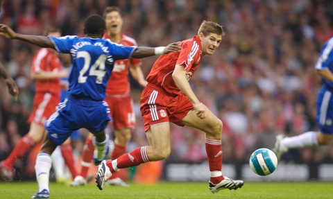 扛起球队！字母哥半场10中8，得到19分8篮板3助攻